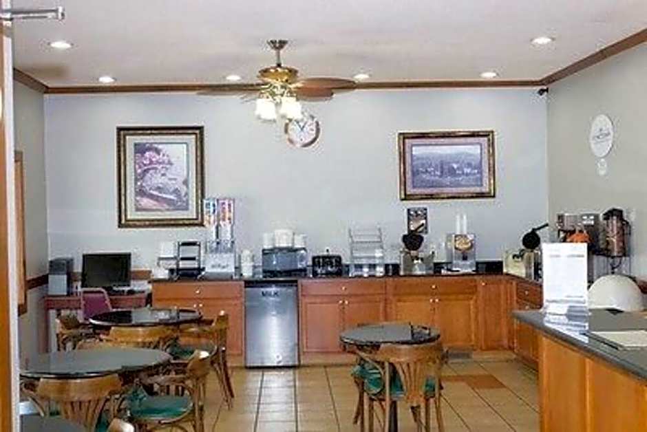 Hometown Inn & Suites