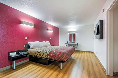 1 King Bed, Nonsmoking, Accessible