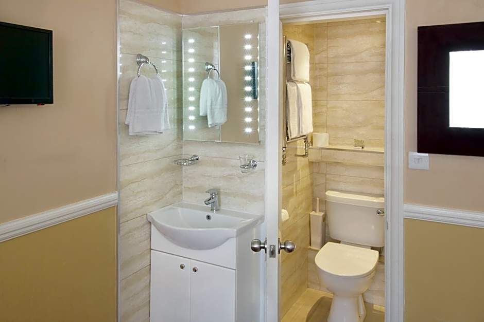 Balmoral House Hotel