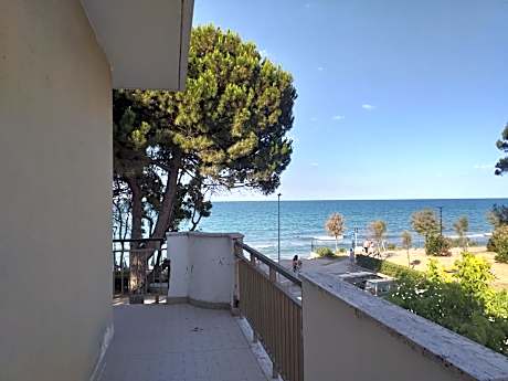 Quadruple room 5 minutes from the sea