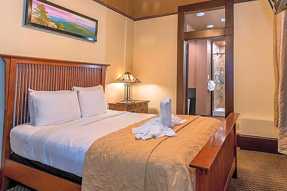 Photo 1 of 4 of Deluxe Suite, Jetted Tub