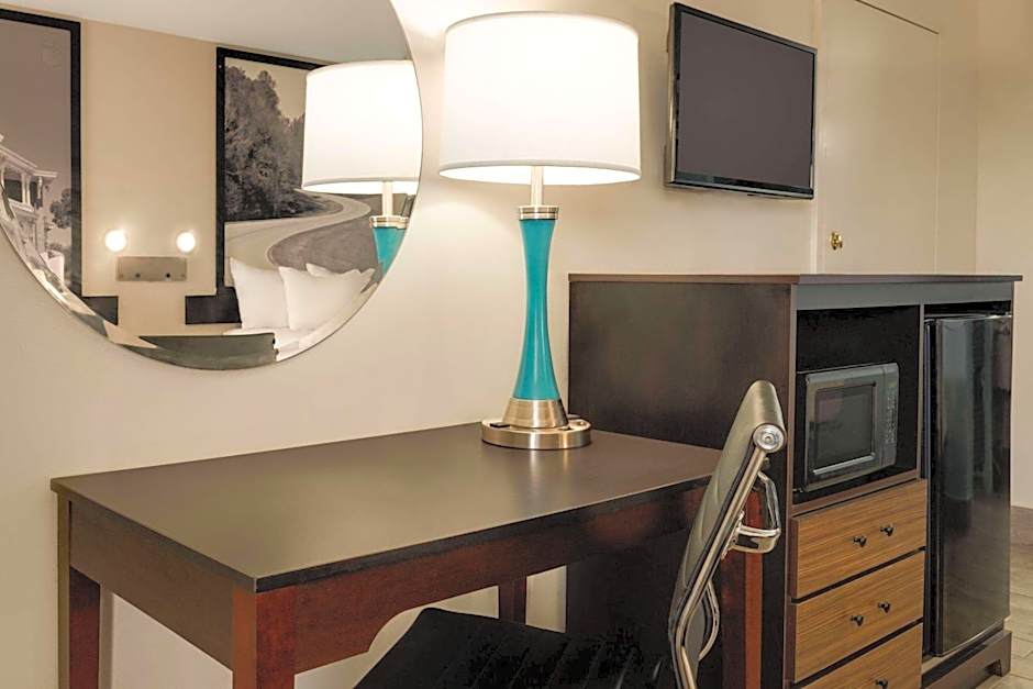 Super 8 by Wyndham Ocean Springs Biloxi