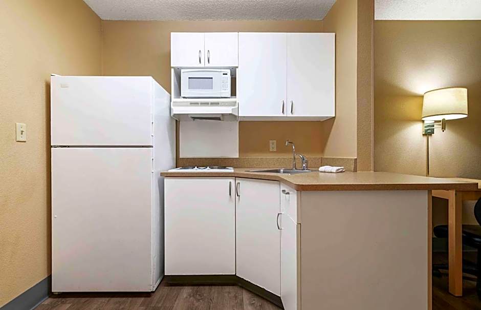 Extended Stay America Suites - Newark - Woodbridge