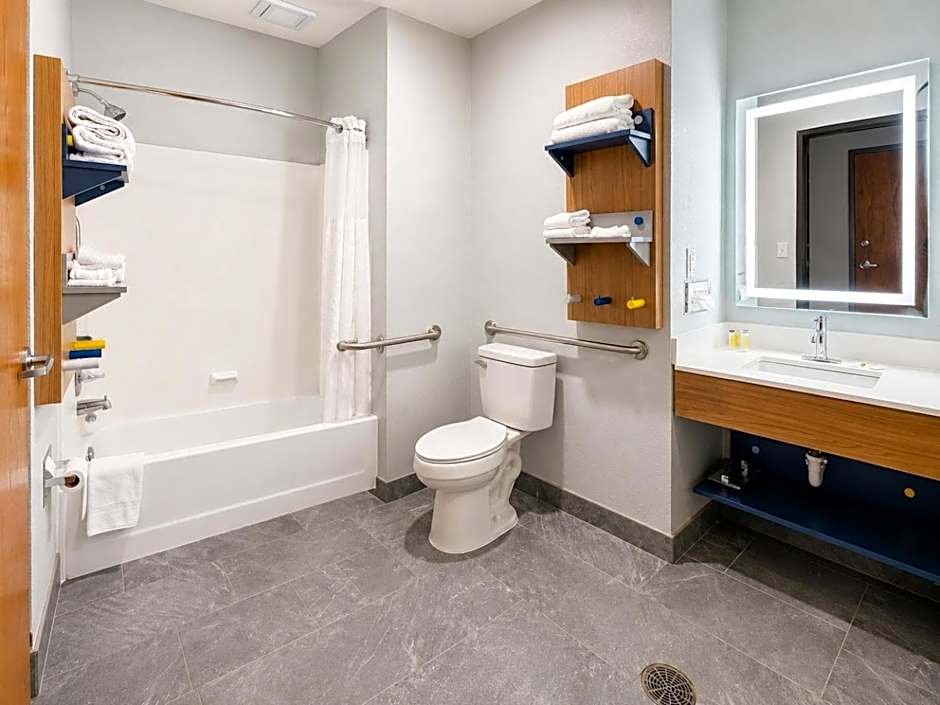 Microtel Inn & Suites by Wyndham Midland