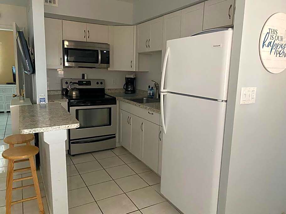 Aloha Apartments On the Intracoastal-Walk to the Beach