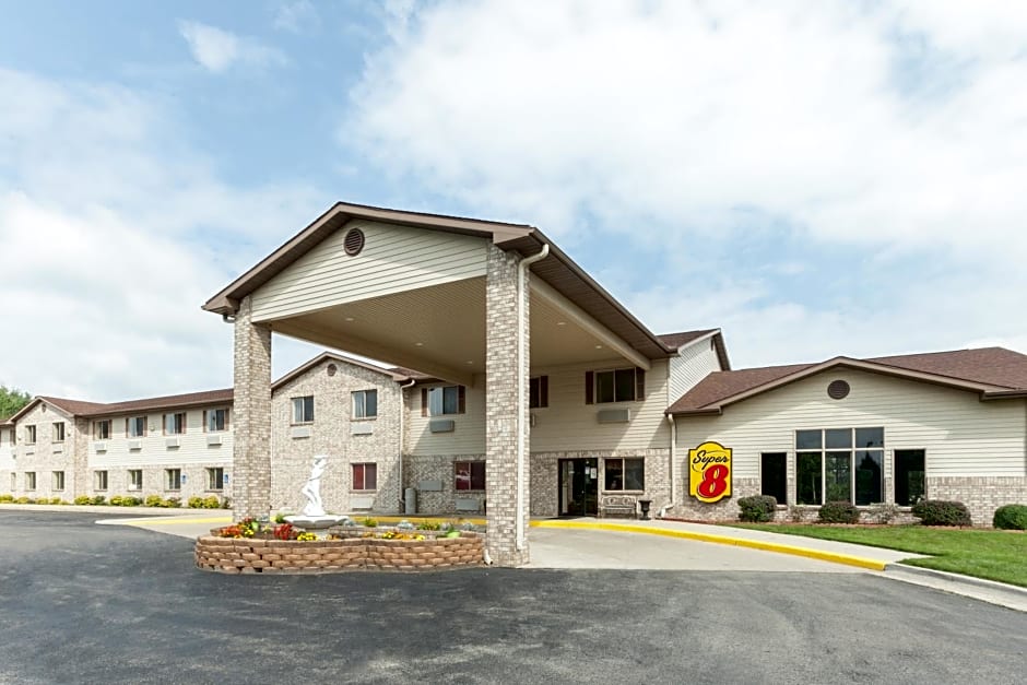 Super 8 by Wyndham Big Rapids