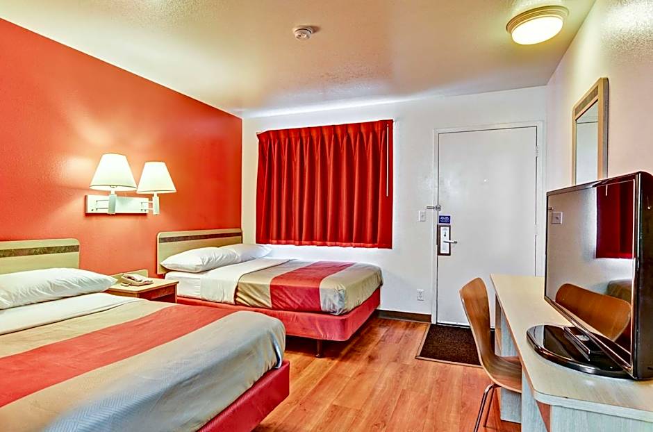 Motel 6 Pittsburgh - Crafton