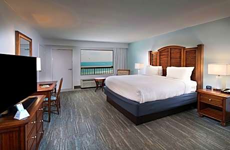 Deluxe King Room with Gulf View and Balcony