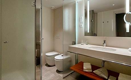 2 Twin Classic Club Lounge Access