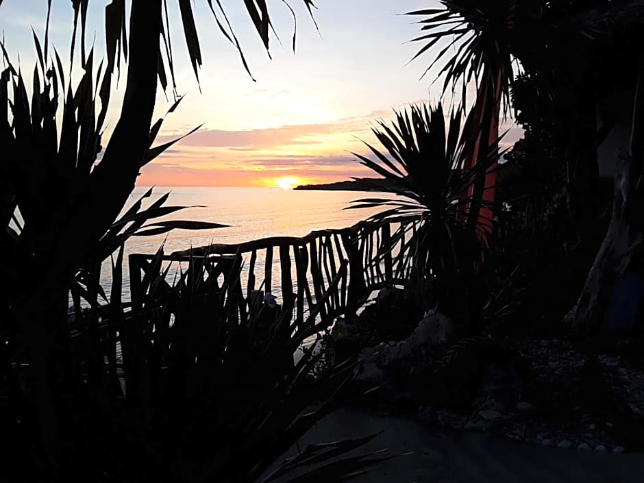 Nini's Beach Bungalows