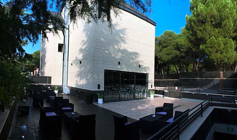 H La Cabaña