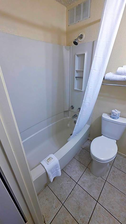 Executive Inn & Suites