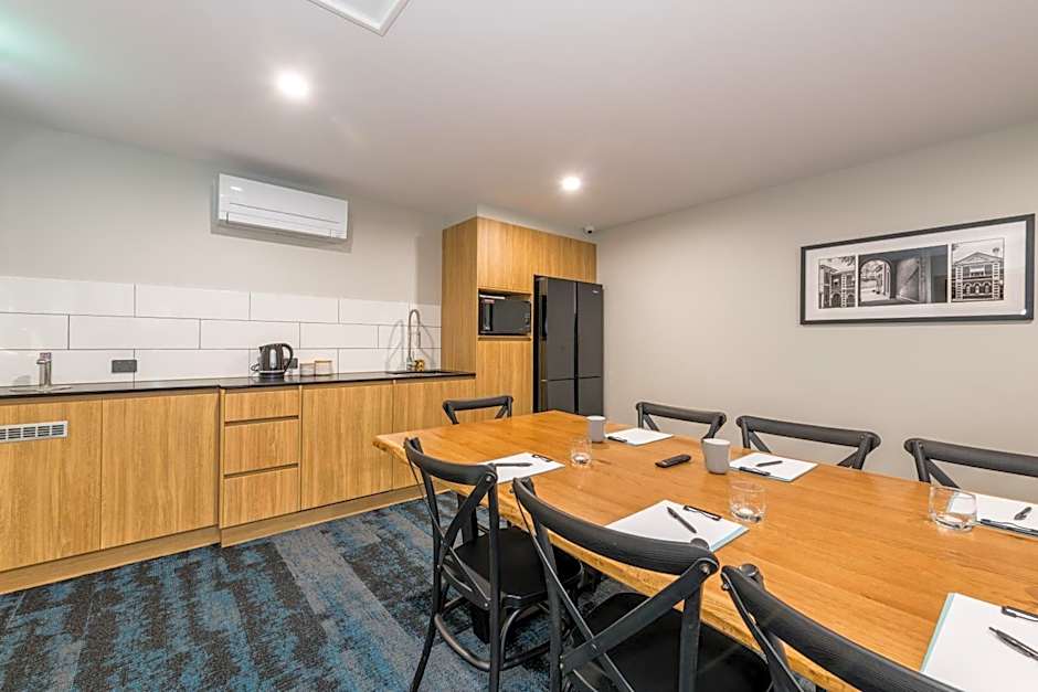 AVENUE MOTEL APARTMENTS