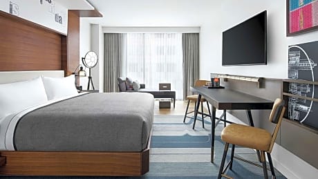 1 King Bed Corner City View