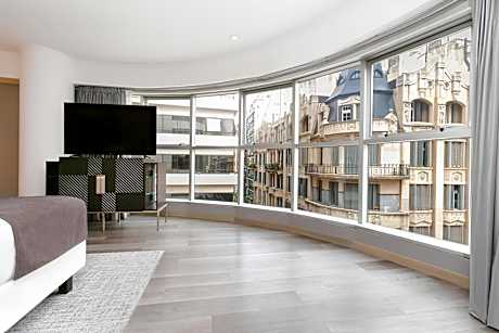 King Corner Suite - Non-Smoking