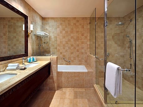 Deluxe Suite with Pool View