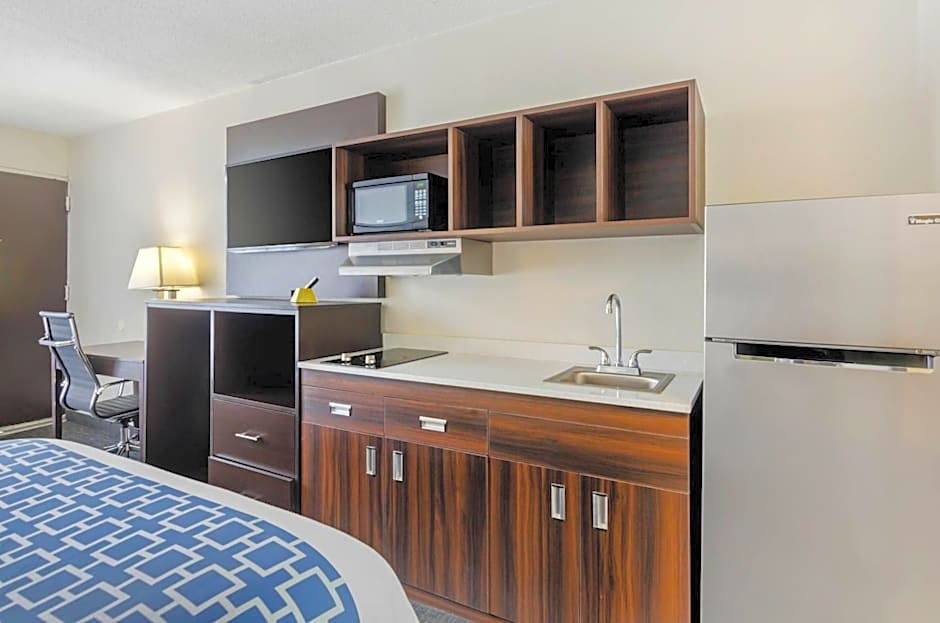 Suburban Studios Verona - Staunton North