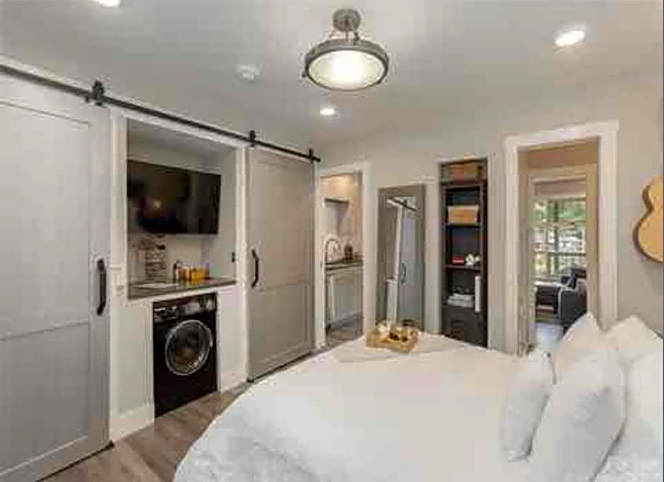 Lakefront Bubbles & Beach