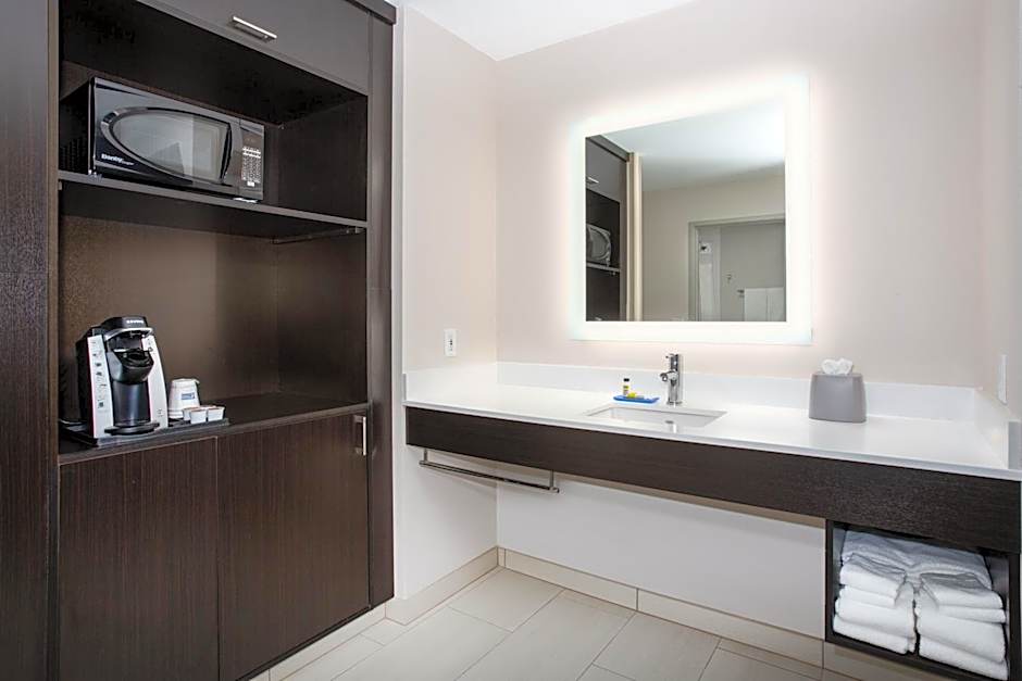 Holiday Inn Express and Suites Lincoln City By IHG