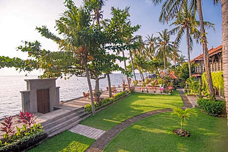 Nugraha Lovina Seaview Resort & Spa