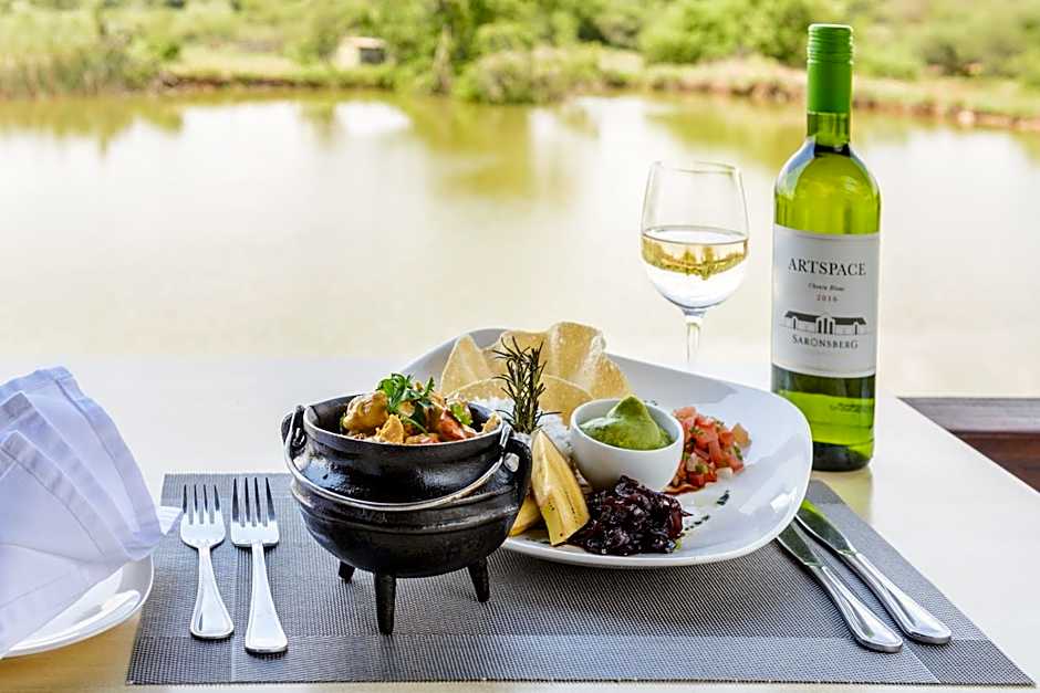 Mongena Private Game Lodge