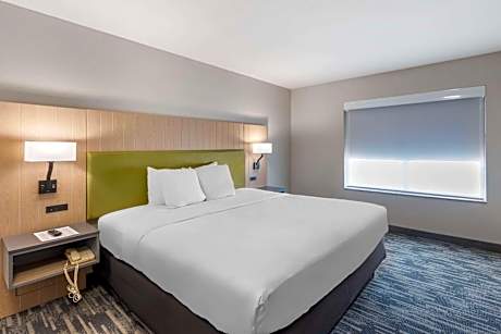 One-Bedroom King Suite - Non-Smoking