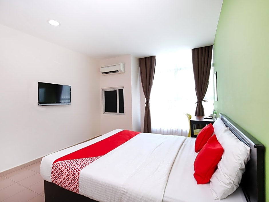 OYO 816 Hotel De Kiara