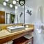 1 BR Condo - Amazing Sunsets Froom the Roof - Pool