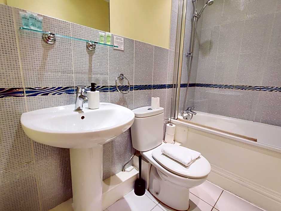 Wentworth House - Free Parking