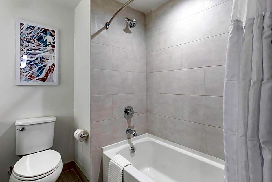 Comfort Inn & Suites Newark Liberty International Airport