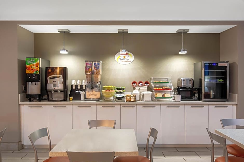 Super 8 by Wyndham Ottawa