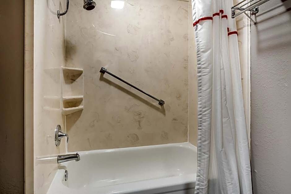 Red Roof Inn & Suites Sulphur Springs