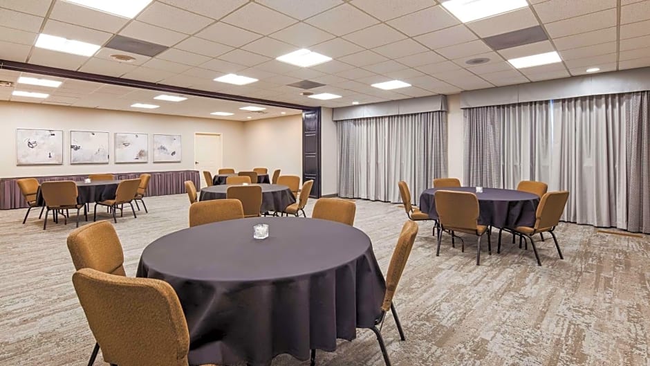 Best Western PLUS Cotton Tree Inn