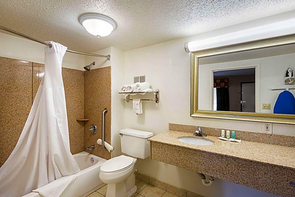 Quality Inn & Suites Greenville - Haywood Mall