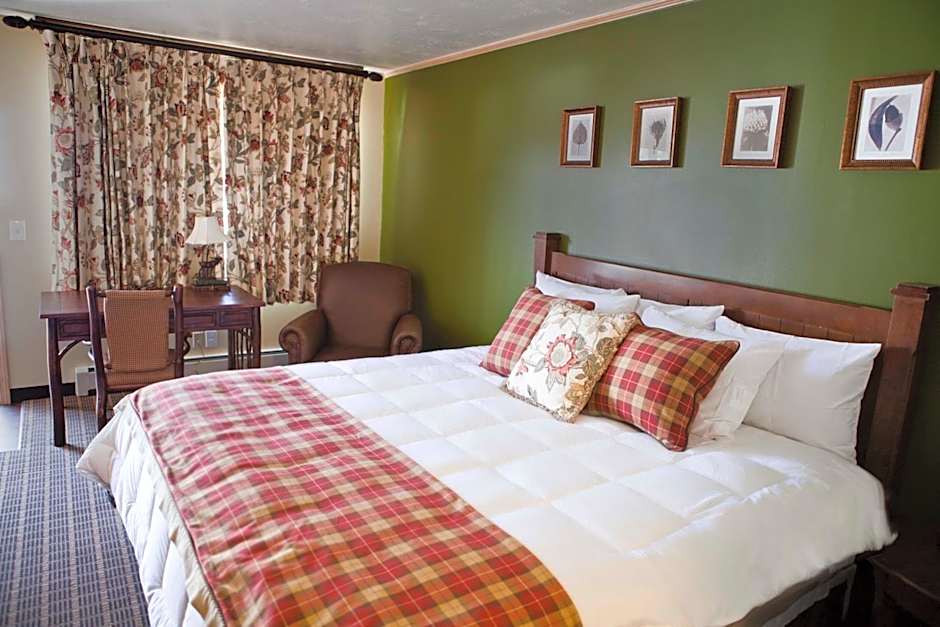 The Inn at Tomichi Village