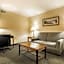 Clarion Inn & Suites At The Outlets Of Lake George