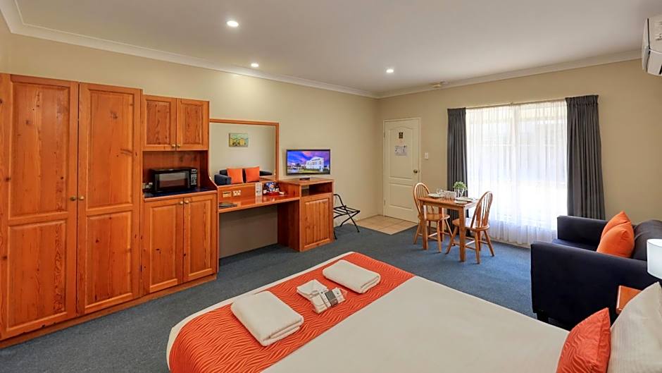 Breakout Motor Inn