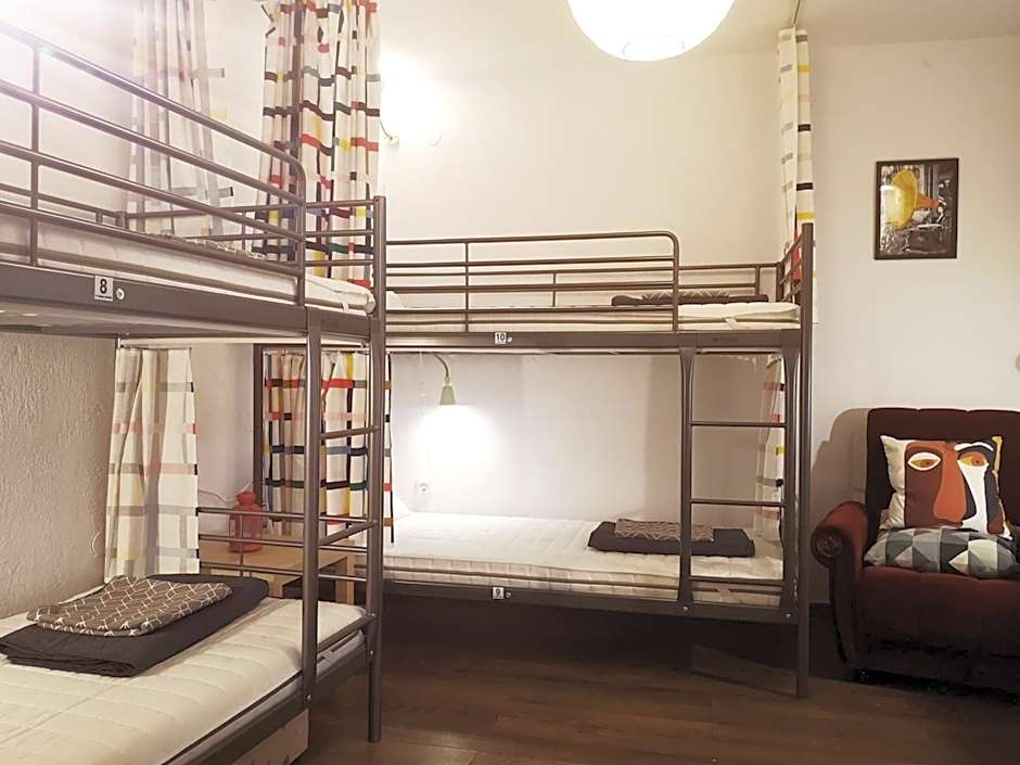 PIJAMA HOUSE - Bike & Bed