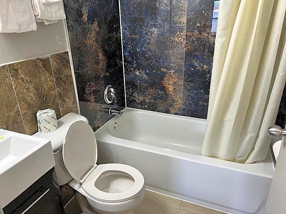 Miami Inn & Suites