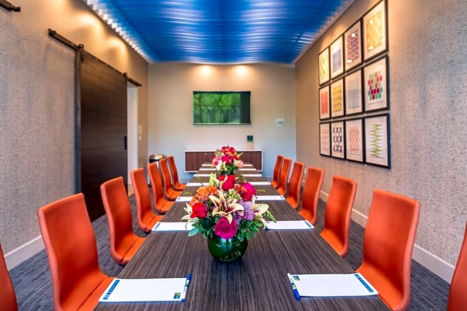 Holiday Inn Express & Suites Tampa North - Wesley Chapel By IHG