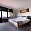 Inner-city 2 bedroom apartment - perfectly located