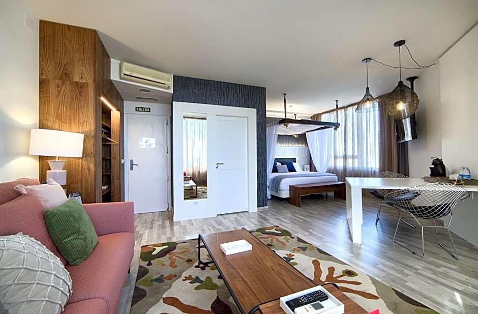 Suite — 9 fotoğraftan 1. fotoğraf