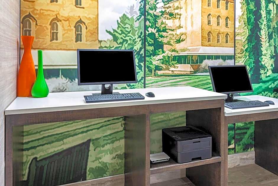 La Quinta Inn & Suites by Wyndham Columbus - Edinburgh