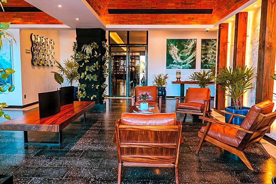 Flamboyan Hotel & Residences