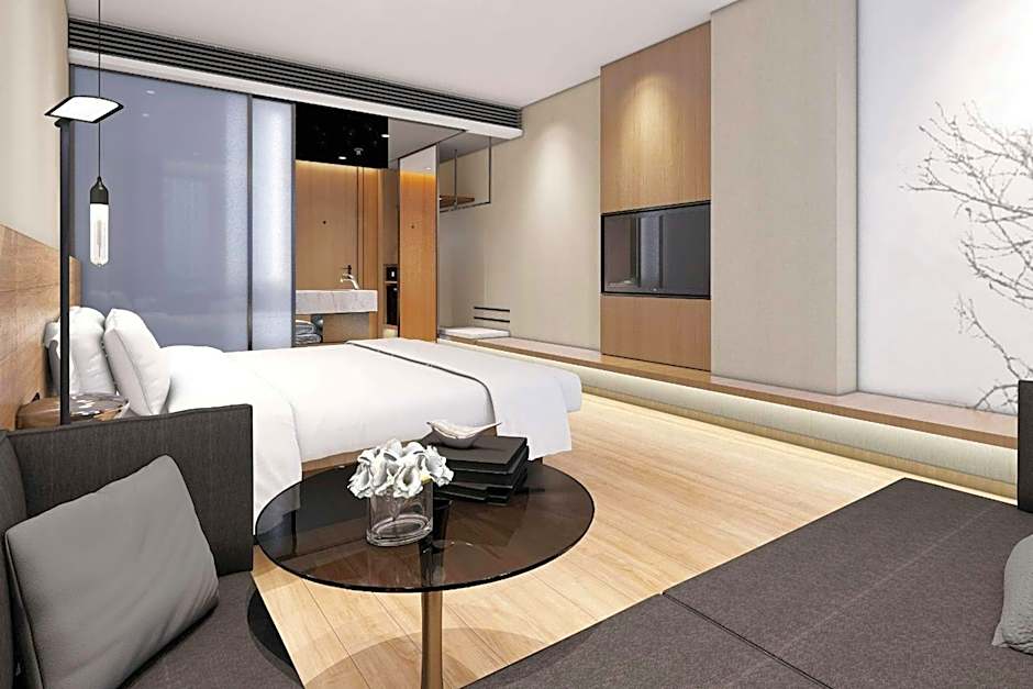 Deluxe 1 King Bed Guestroom, City View — 5 fotoğraftan 1. fotoğraf