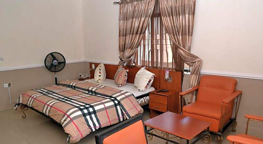 Aquatic Suites & Lounge