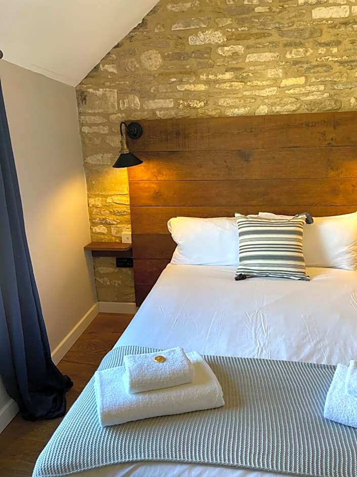 The Queen Matilda Country Rooms