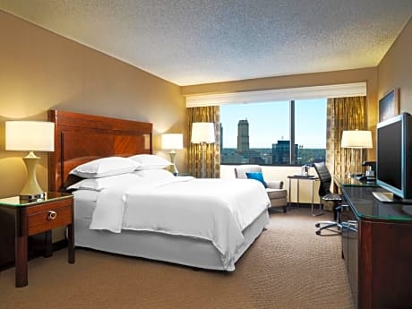 Deluxe King Room, Larger Guest room, 1 King, Sofa bed