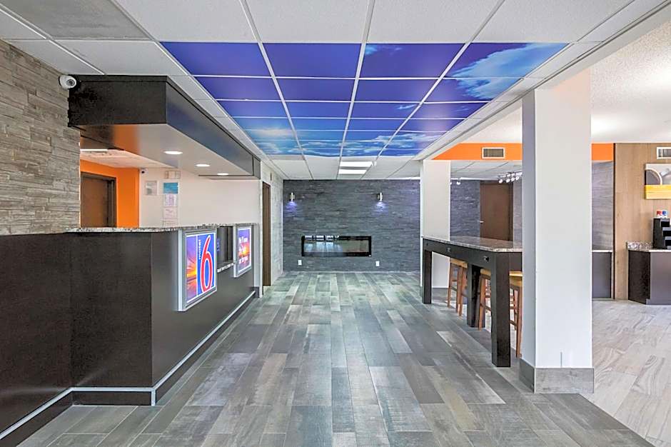 Motel 6-Savannah, GA - Midtown