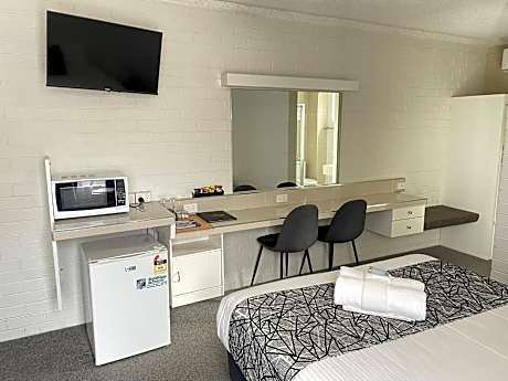 Deluxe Queen Suite